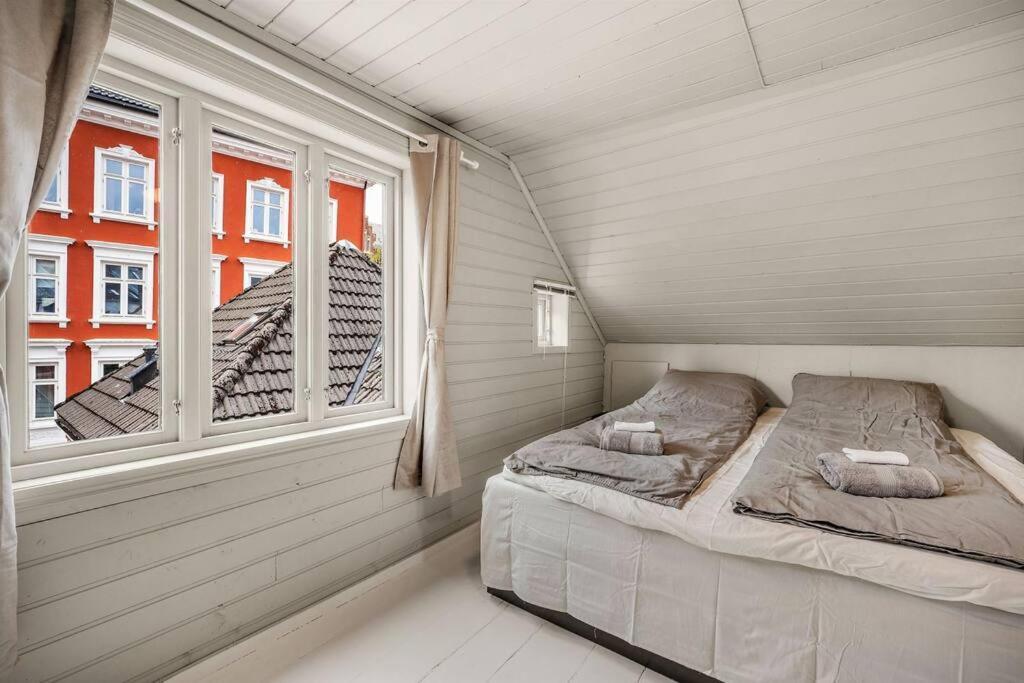 Dinbnb Homes I 4-Bedroom Historical House In Romantic Surroundings Bergen Exterior photo